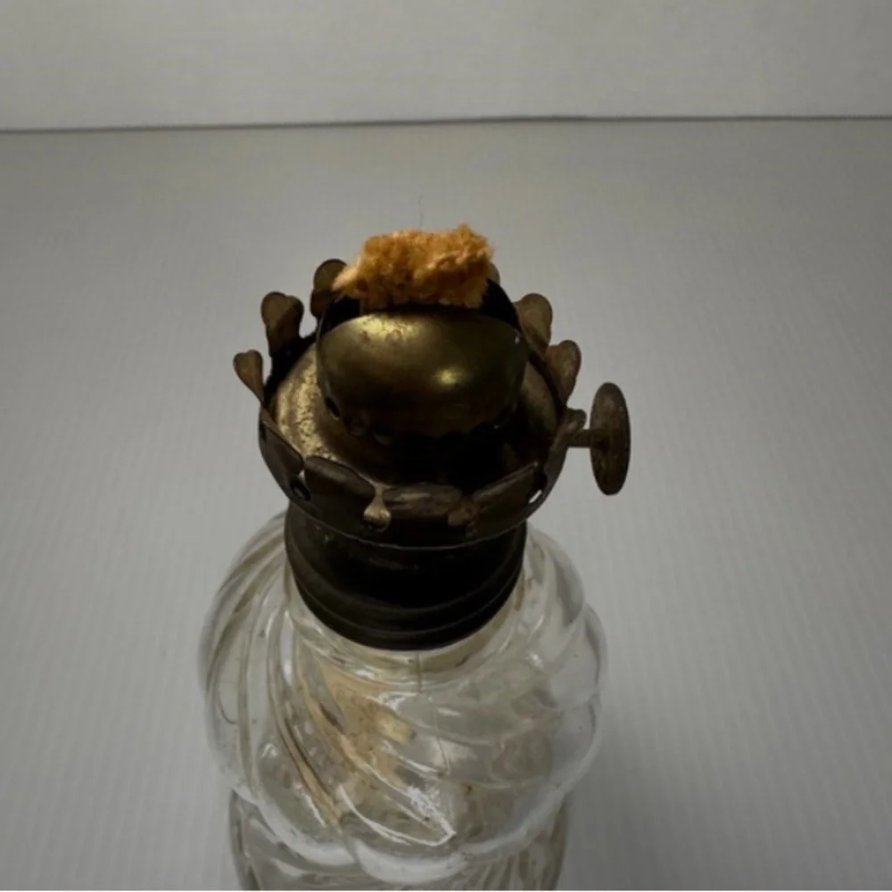 ANTIQUE MINIATURE OIL / KEROSENE LAMP SMITH 1 FIG 119 PG 78 SWIRL PATTERN c1920